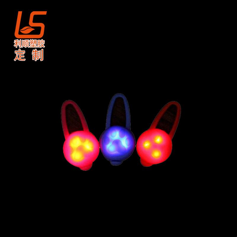 硅膠禮品的LED發(fā)光發(fā)聲功能廣泛應(yīng)用